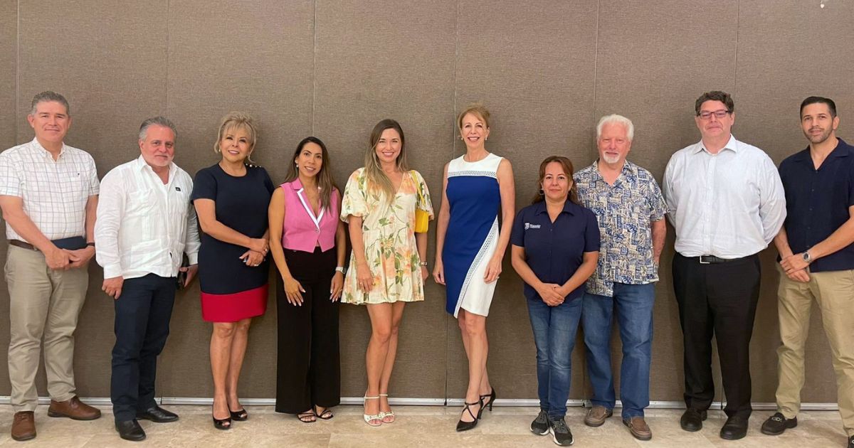 reunion-turistas-extranjeros-los-cabos